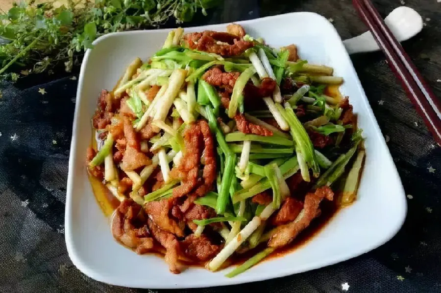 厨房新手必备：家常菜谱网站与做饭技巧推荐配图